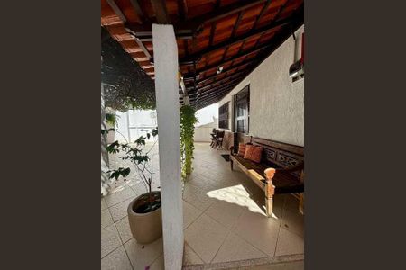 Casa à venda com 186m², 3 quartos e sem vaga