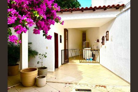 Casa à venda com 186m², 3 quartos e sem vaga