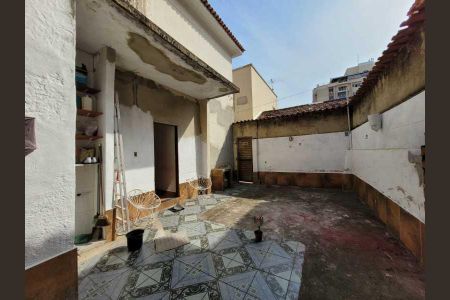 Casa à venda com 237m², 5 quartos e 2 vagas