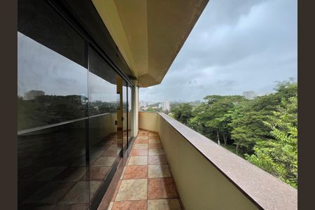 Casa à venda com 416m², 3 quartos e 6 vagasVaranda da Sala 