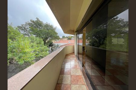 Casa à venda com 416m², 3 quartos e 6 vagasVaranda da Sala 