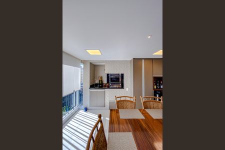 Apartamento para alugar com 184m², 3 quartos e 3 vagasVaranda