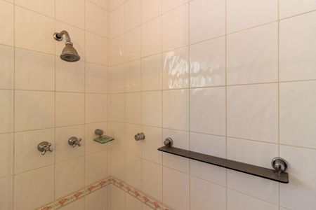 Casa à venda com 700m², 5 quartos e sem vaga Casa à venda com 700m², 5 quartos e sem vagaBanheiro