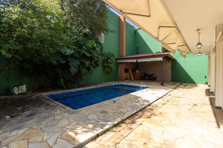 Casa à venda com 700m², 5 quartos e sem vaga Casa à venda com 700m², 5 quartos e sem vagaQuintal