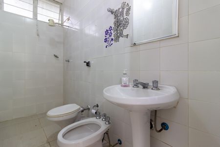 Casa à venda com 700m², 5 quartos e sem vaga Casa à venda com 700m², 5 quartos e sem vagaBanheiro de Serviço