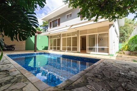 Casa à venda com 700m², 5 quartos e sem vaga Casa à venda com 700m², 5 quartos e sem vagaQuintal