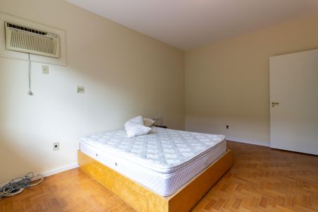 Casa à venda com 700m², 5 quartos e sem vaga Casa à venda com 700m², 5 quartos e sem vagaQuarto 1