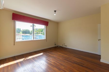 Casa à venda com 700m², 5 quartos e sem vaga Casa à venda com 700m², 5 quartos e sem vagaQuarto 2