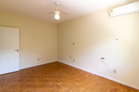 Casa à venda com 700m², 5 quartos e sem vaga Casa à venda com 700m², 5 quartos e sem vagaSuíte 1