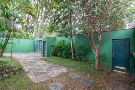 Casa à venda com 700m², 5 quartos e sem vaga Casa à venda com 700m², 5 quartos e sem vagaGaragem