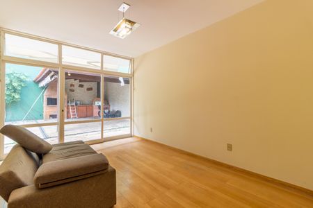 Casa à venda com 700m², 5 quartos e sem vaga Casa à venda com 700m², 5 quartos e sem vagaSala de Jantar