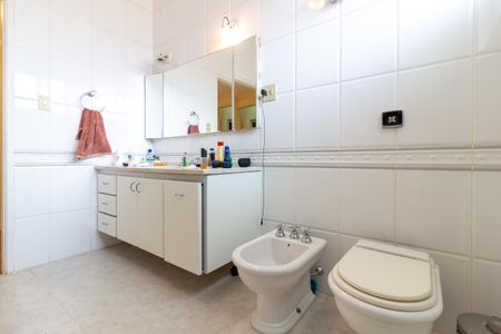 Casa à venda com 700m², 5 quartos e sem vaga Casa à venda com 700m², 5 quartos e sem vagaBanheiro da Suíte 1