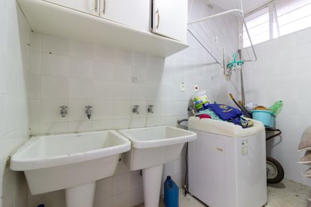 Casa à venda com 700m², 5 quartos e sem vaga Casa à venda com 700m², 5 quartos e sem vagaÁrea de Servço