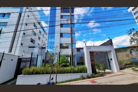 Apartamento à venda com 140m², 4 quartos e 2 vagasFachada