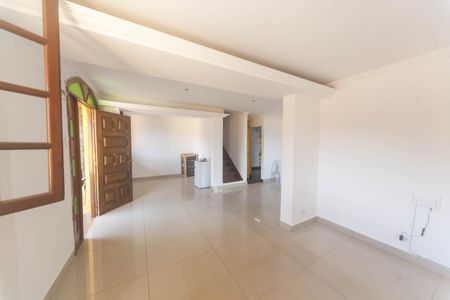 Casa para alugar com 120m², 3 quartos e 3 vagas Casa para alugar com 120m², 3 quartos e 3 vagassala