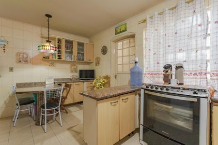 Casa à venda com 200m², 4 quartos e 2 vagas Casa à venda com 200m², 4 quartos e 2 vagasCozinha