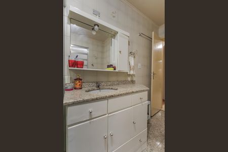 Casa à venda com 200m², 4 quartos e 2 vagas Casa à venda com 200m², 4 quartos e 2 vagasBanheiro