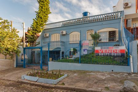 Casa à venda com 200m², 4 quartos e 2 vagas Casa à venda com 200m², 4 quartos e 2 vagasFachada