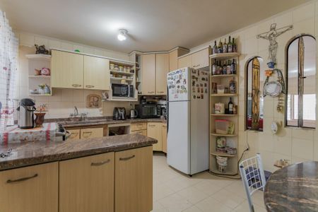 Casa à venda com 200m², 4 quartos e 2 vagas Casa à venda com 200m², 4 quartos e 2 vagasCozinha