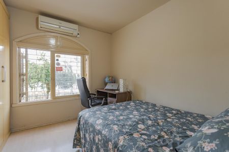 Casa à venda com 200m², 4 quartos e 2 vagas Casa à venda com 200m², 4 quartos e 2 vagasQuarto 1