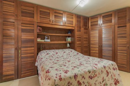 Casa à venda com 200m², 4 quartos e 2 vagas Casa à venda com 200m², 4 quartos e 2 vagasQuarto 2