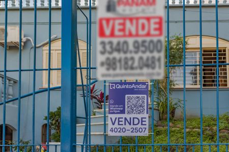 Casa à venda com 200m², 4 quartos e 2 vagas Casa à venda com 200m², 4 quartos e 2 vagasPlaca