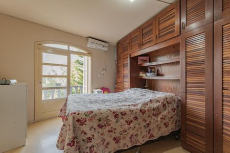 Casa à venda com 200m², 4 quartos e 2 vagas Casa à venda com 200m², 4 quartos e 2 vagasQuarto 2