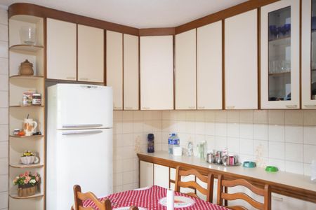 Casa à venda com 147m², 6 quartos e 1 vaga Casa à venda com 147m², 6 quartos e 1 vagaCozinha 2