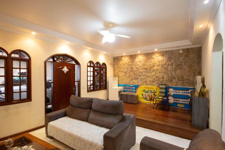 Casa à venda com 147m², 6 quartos e 1 vaga Casa à venda com 147m², 6 quartos e 1 vagaSala