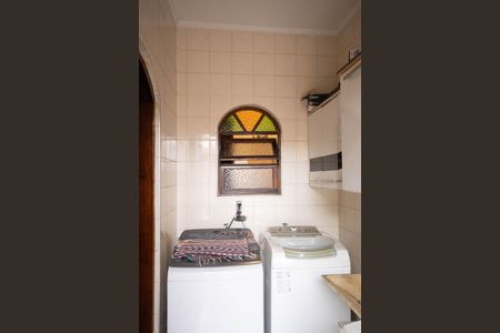 Casa à venda com 147m², 6 quartos e 1 vaga Casa à venda com 147m², 6 quartos e 1 vagaÁrea de Serviço