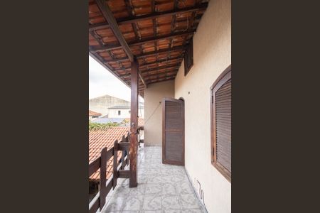 Casa à venda com 147m², 6 quartos e 1 vaga Casa à venda com 147m², 6 quartos e 1 vagaVaranda