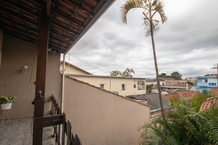 Casa à venda com 147m², 6 quartos e 1 vaga Casa à venda com 147m², 6 quartos e 1 vagaVaranda