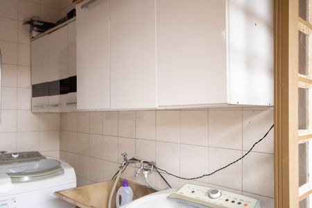 Casa à venda com 147m², 6 quartos e 1 vaga Casa à venda com 147m², 6 quartos e 1 vagaÁrea de Serviço