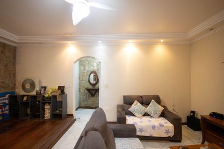 Casa à venda com 147m², 6 quartos e 1 vaga Casa à venda com 147m², 6 quartos e 1 vagaSala