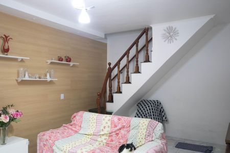 Casa à venda com 147m², 6 quartos e 1 vaga Casa à venda com 147m², 6 quartos e 1 vagaSala