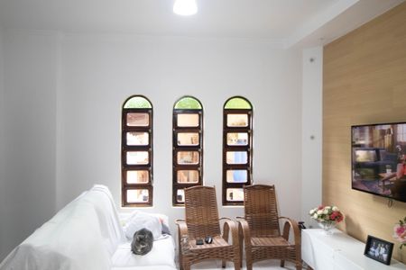 Casa à venda com 147m², 6 quartos e 1 vaga Casa à venda com 147m², 6 quartos e 1 vagaSala