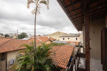 Casa à venda com 147m², 6 quartos e 1 vaga Casa à venda com 147m², 6 quartos e 1 vagaVaranda