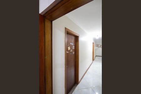 Casa à venda com 147m², 6 quartos e 1 vaga Casa à venda com 147m², 6 quartos e 1 vagaCorredor 1