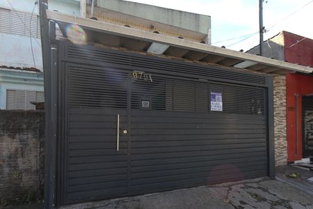 Casa à venda com 175m², 3 quartos e 2 vagas Casa à venda com 175m², 3 quartos e 2 vagasFachada