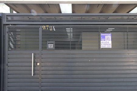 Casa à venda com 175m², 3 quartos e 2 vagas Casa à venda com 175m², 3 quartos e 2 vagasFachada