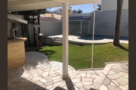 Casa à venda com 215m², 2 quartos e 4 vagasFoto 04