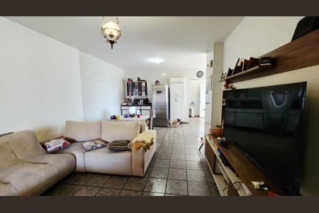 Casa à venda com 169m², 3 quartos e 3 vagasSala