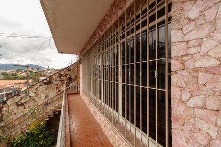 Casa à venda com 350m², 3 quartos e 6 vagasVaranda