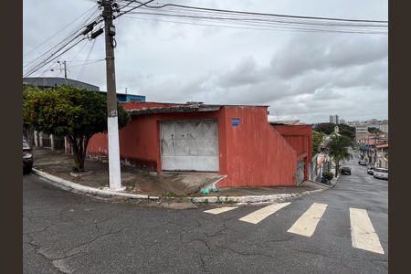 Casa à venda com 160m², 4 quartos e 5 vagas Casa à venda com 160m², 4 quartos e 5 vagasFachada