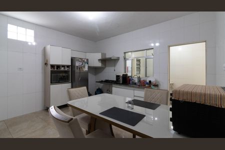 Casa à venda com 160m², 4 quartos e 5 vagas Casa à venda com 160m², 4 quartos e 5 vagasCozinha - Casa 2