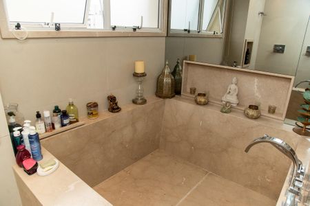 Apartamento para alugar com 214m², 4 quartos e 4 vagas Apartamento para alugar com 214m², 4 quartos e 4 vagasBanheiro Suíte 1