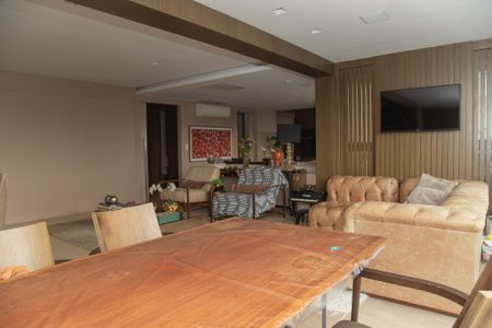 Apartamento para alugar com 214m², 4 quartos e 4 vagas Apartamento para alugar com 214m², 4 quartos e 4 vagasSala