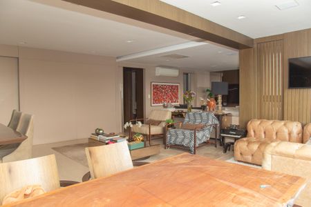 Apartamento para alugar com 214m², 4 quartos e 4 vagas Apartamento para alugar com 214m², 4 quartos e 4 vagasSala