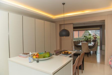 Apartamento para alugar com 214m², 4 quartos e 4 vagas Apartamento para alugar com 214m², 4 quartos e 4 vagasCozinha