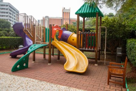 Apartamento para alugar com 214m², 4 quartos e 4 vagas Apartamento para alugar com 214m², 4 quartos e 4 vagasÁrea comum